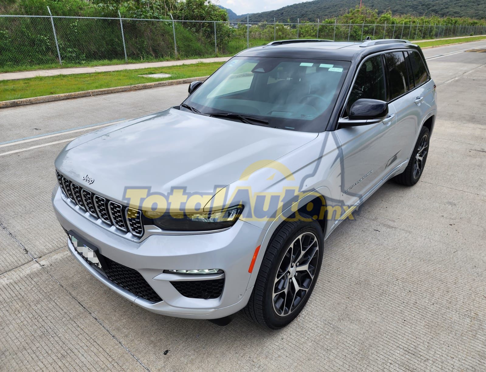 Jeep Grand Cherokee SUMMIT Reserve 2022 total auto mx (4)