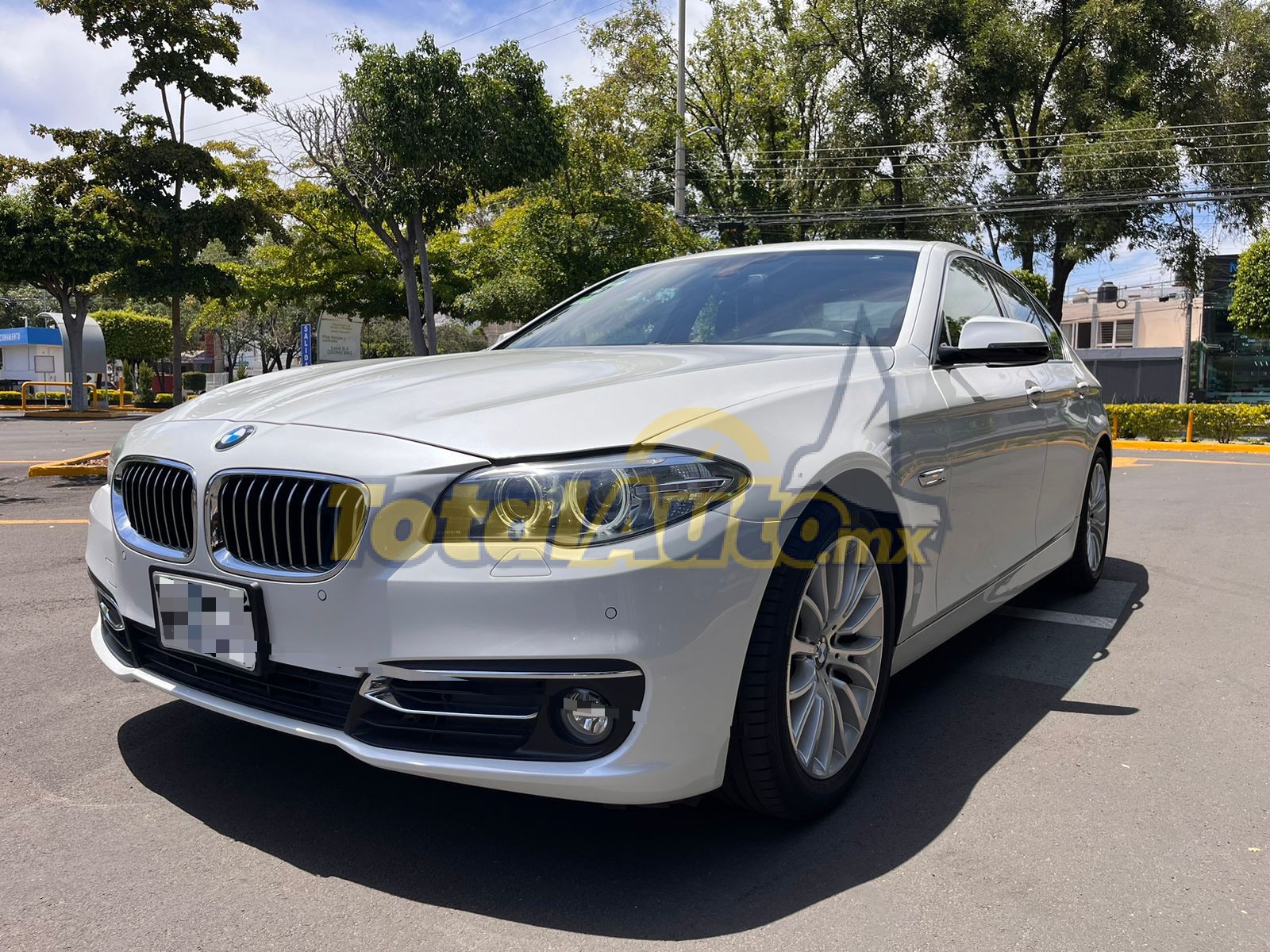 BMW 528i Luxury 2015 total auto mx WhatsApp Image 2024 05 10 at 4.22.28 PM